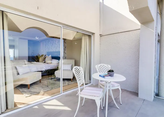 Guest house: Hermanus Beachfront Lodge - Solar Power